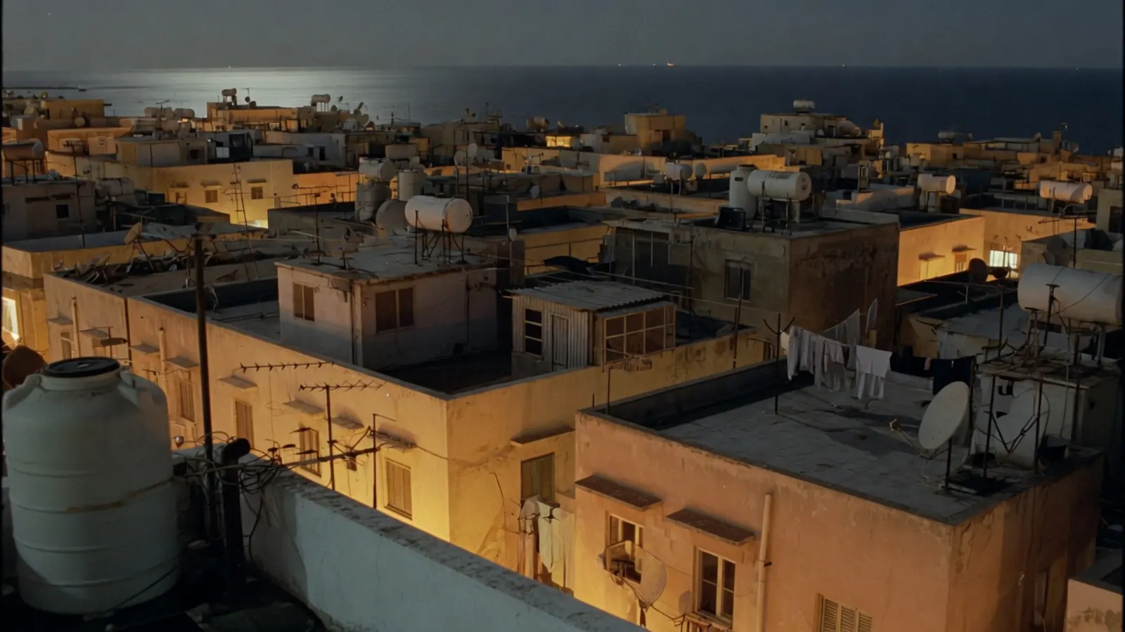 Nachtzicht over de daken van Tel Aviv, de locatie gebruikt in Naza: Het ware verhaal.